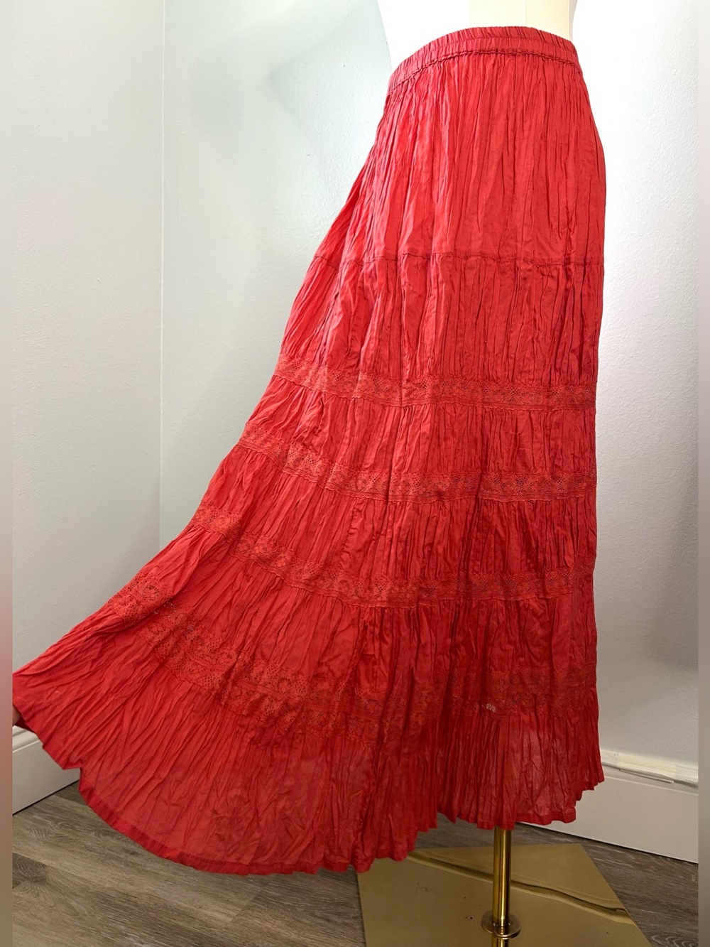White Stag Vintage Y2K Bohemian Coral
Lace Tiered Midi Broomstick Skirt Womens